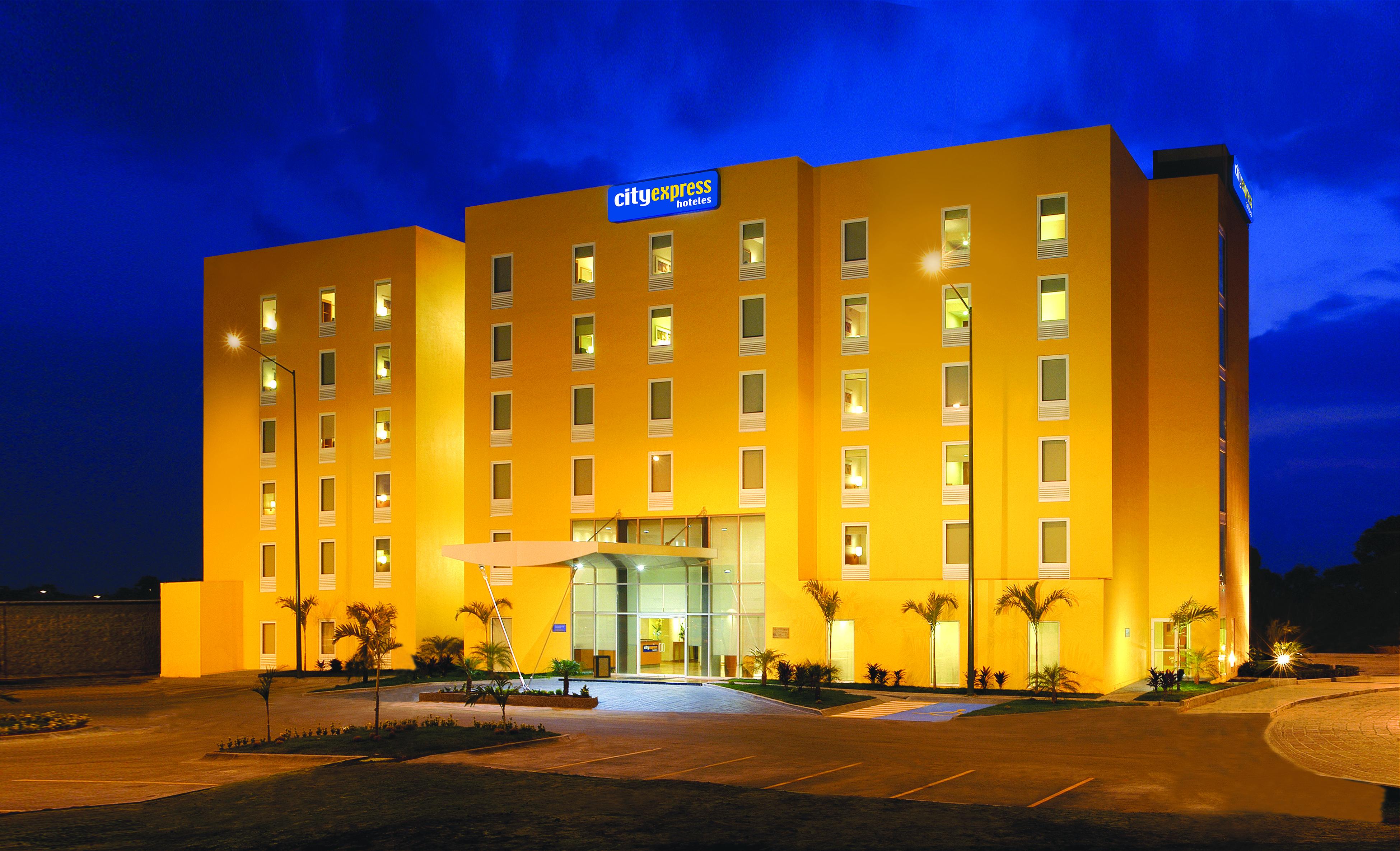 City Express By Marriott Irapuato Hotel Exterior photo