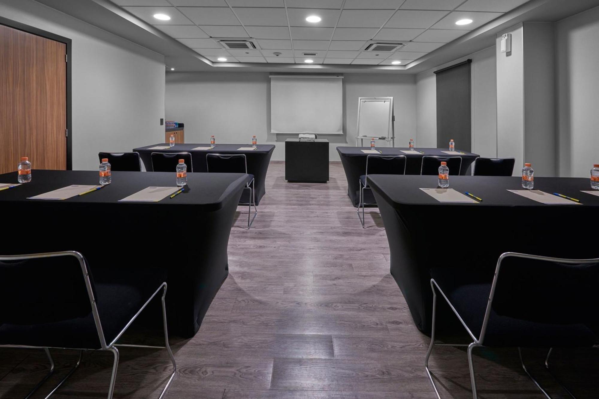 City Express By Marriott Irapuato Exterior photo