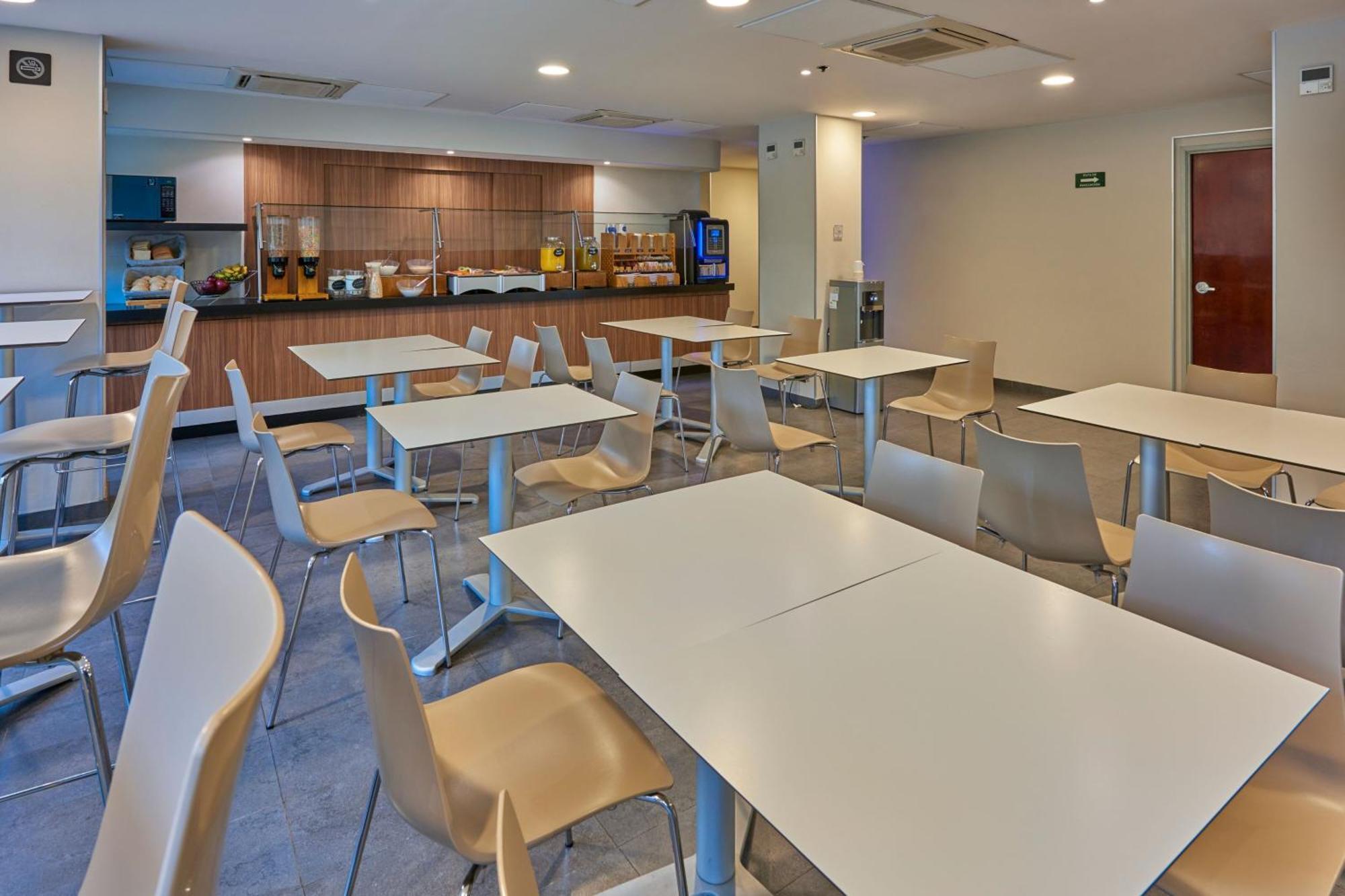 City Express By Marriott Irapuato Exterior photo