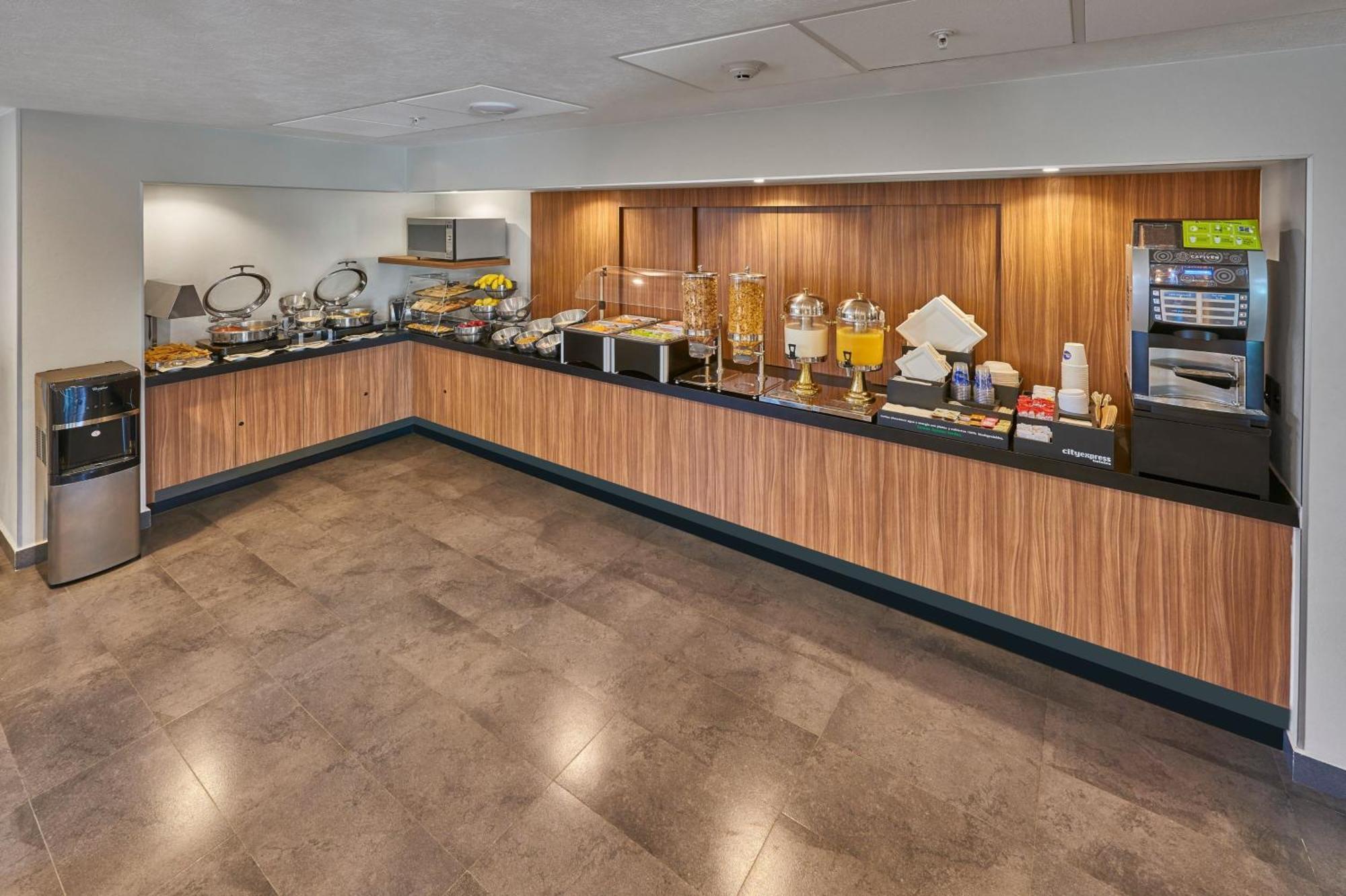 City Express By Marriott Irapuato Exterior photo