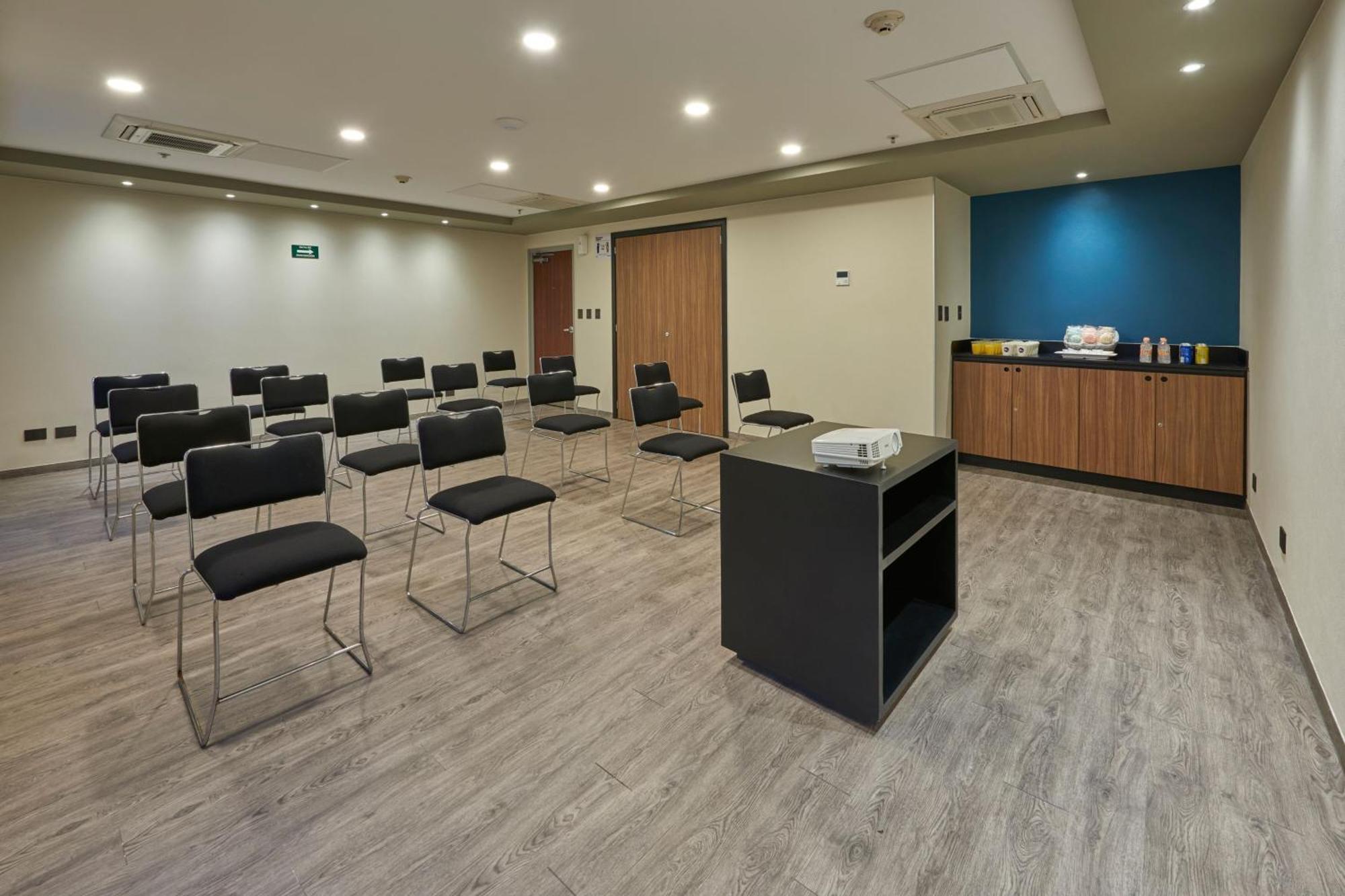 City Express By Marriott Irapuato Exterior photo